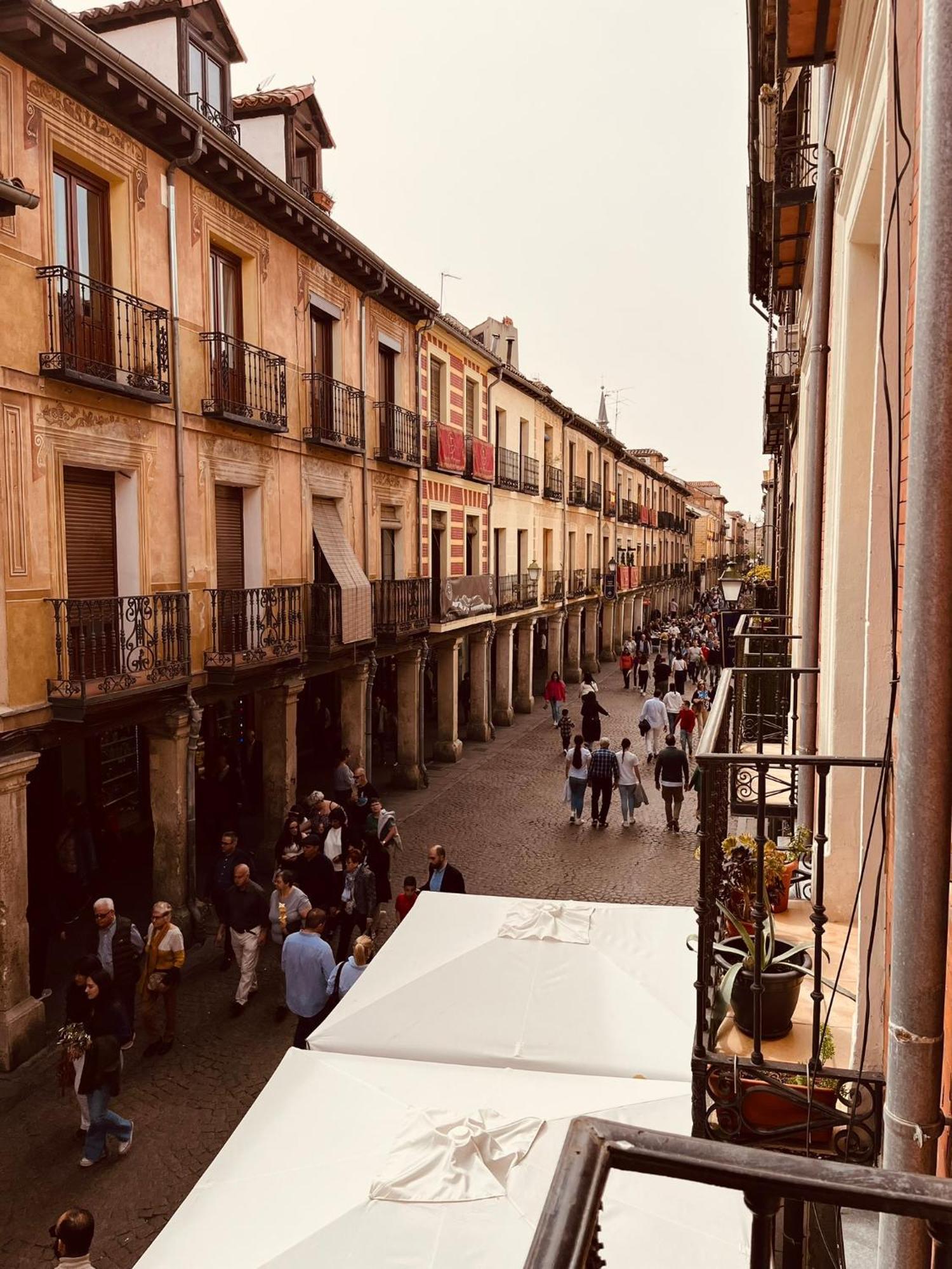 Calle Mayor Alcalá de Henares Exterior foto